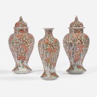 A garniture of three Japanese baluster jars and a vase 日本带盖瓷瓶两件和花瓶一件 18th/19th century ???????