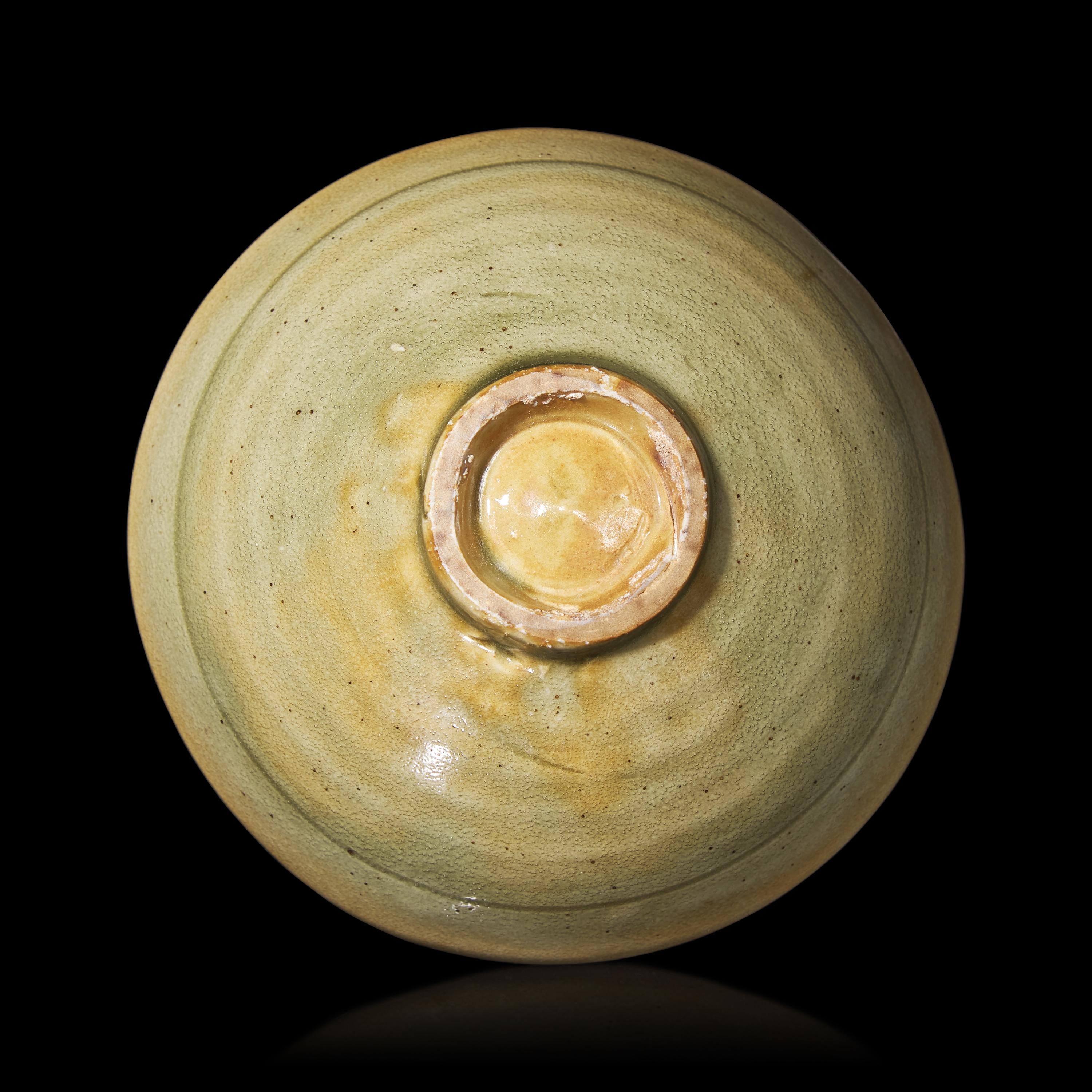 A Chinese Yaozhou Style Celadon Glazed Tea Bowl 耀州窯落花流水刻划花碗