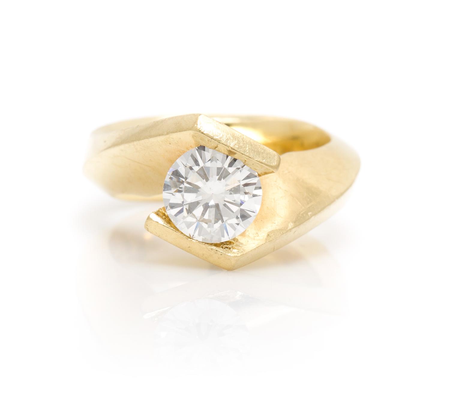 A Yellow Gold and Diamond Ring, 9.30 dwts.