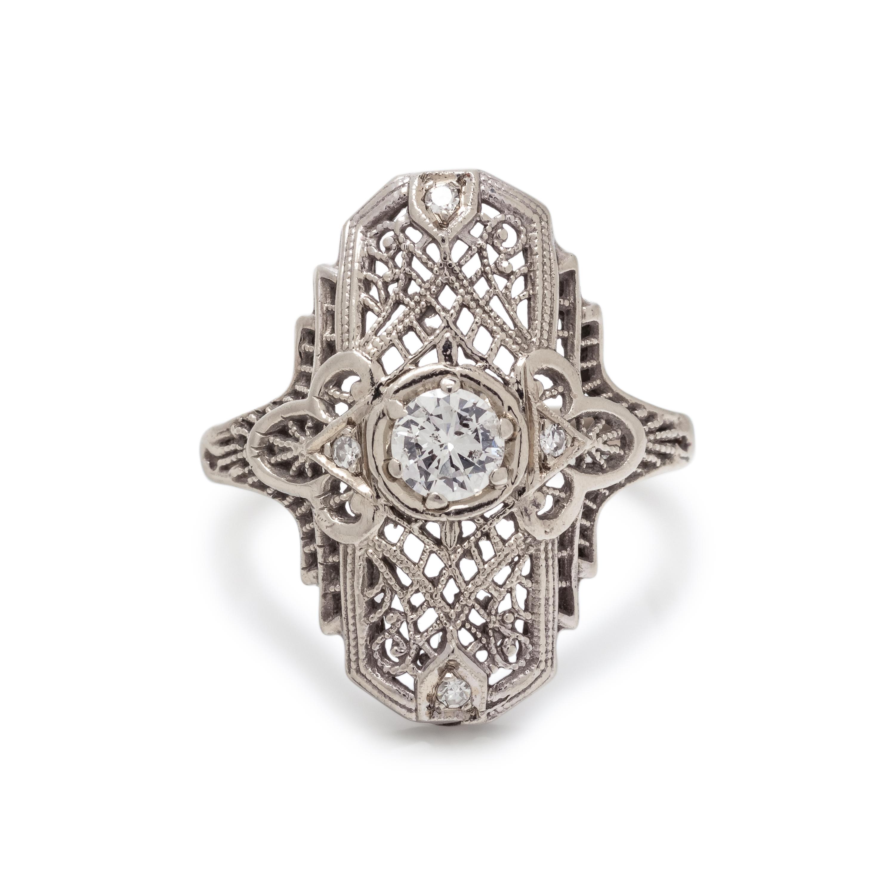 WHITE GOLD AND DIAMOND RING