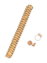 YELLOW GOLD AND COIN SET