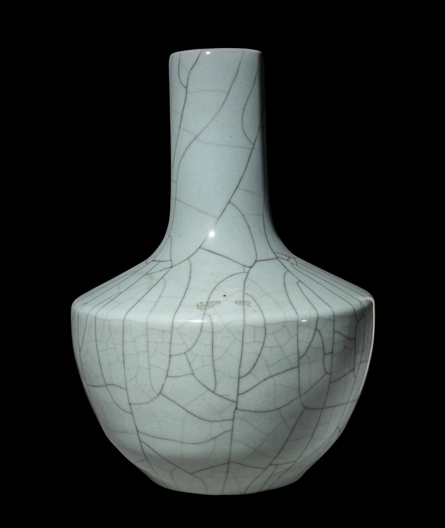 A Chinese Guan- Type Porcelain Vase