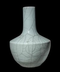 A Chinese Guan- Type Porcelain Vase
