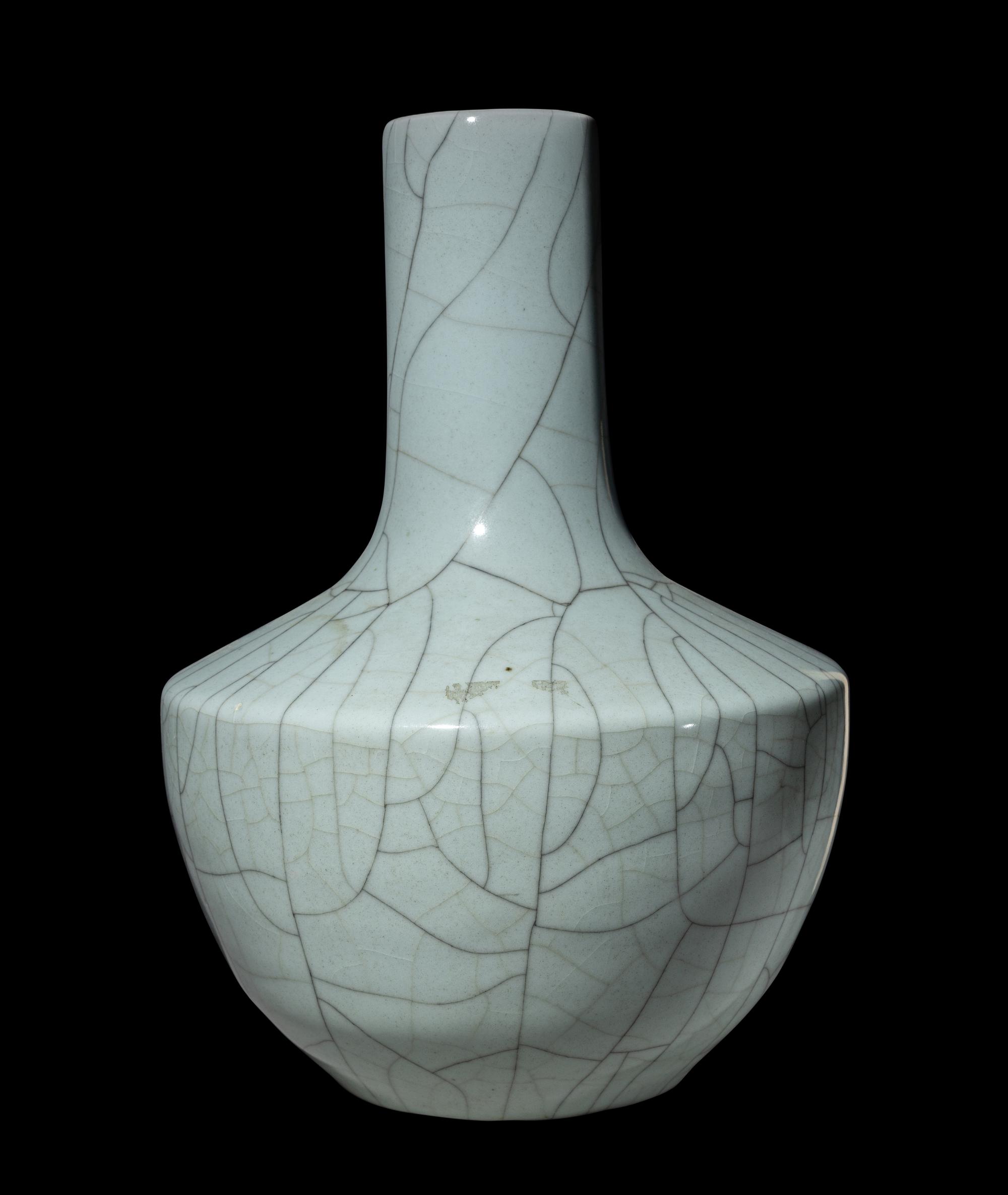 A Chinese Guan- Type Porcelain Vase