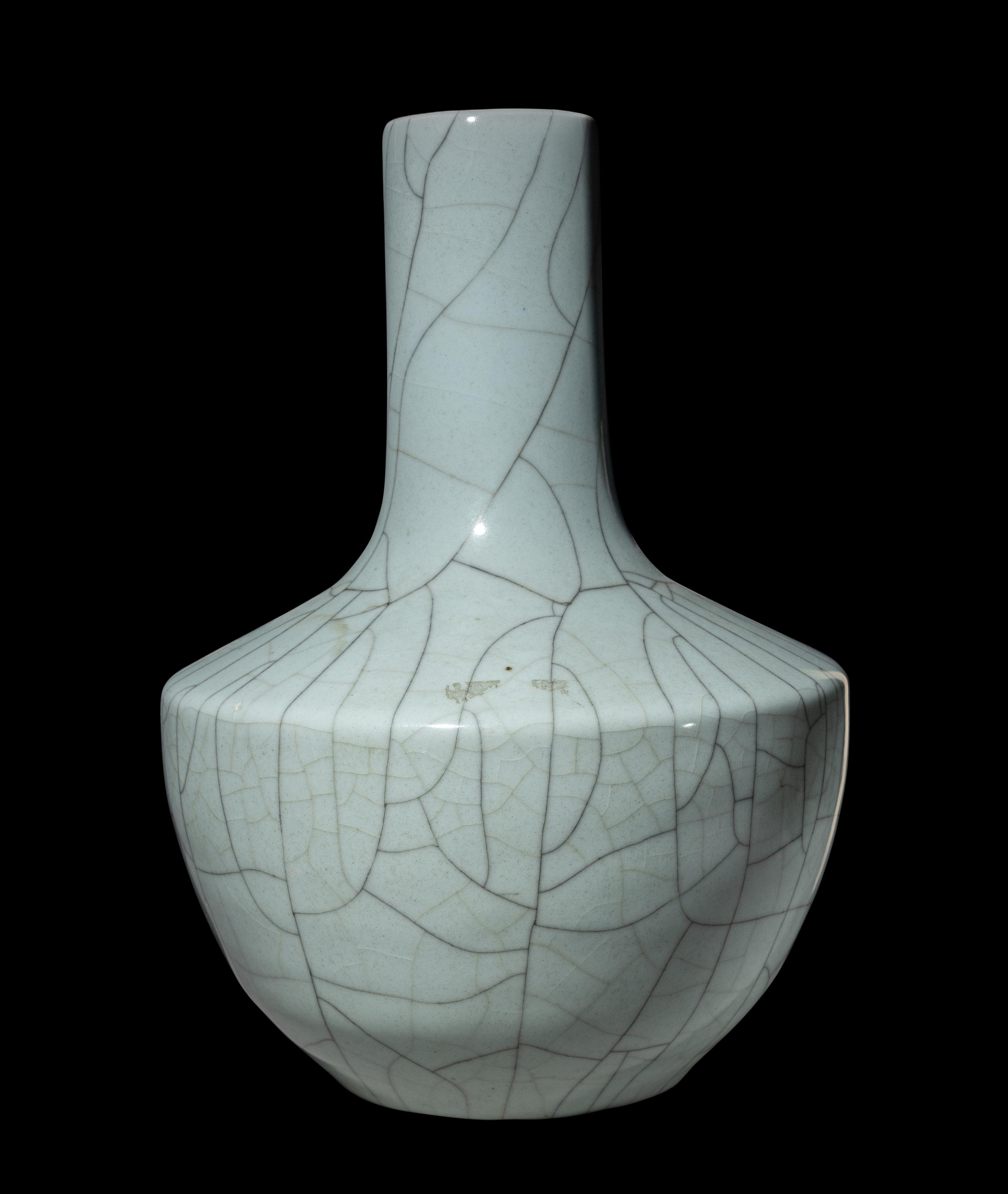 A Chinese Guan- Type Porcelain Vase