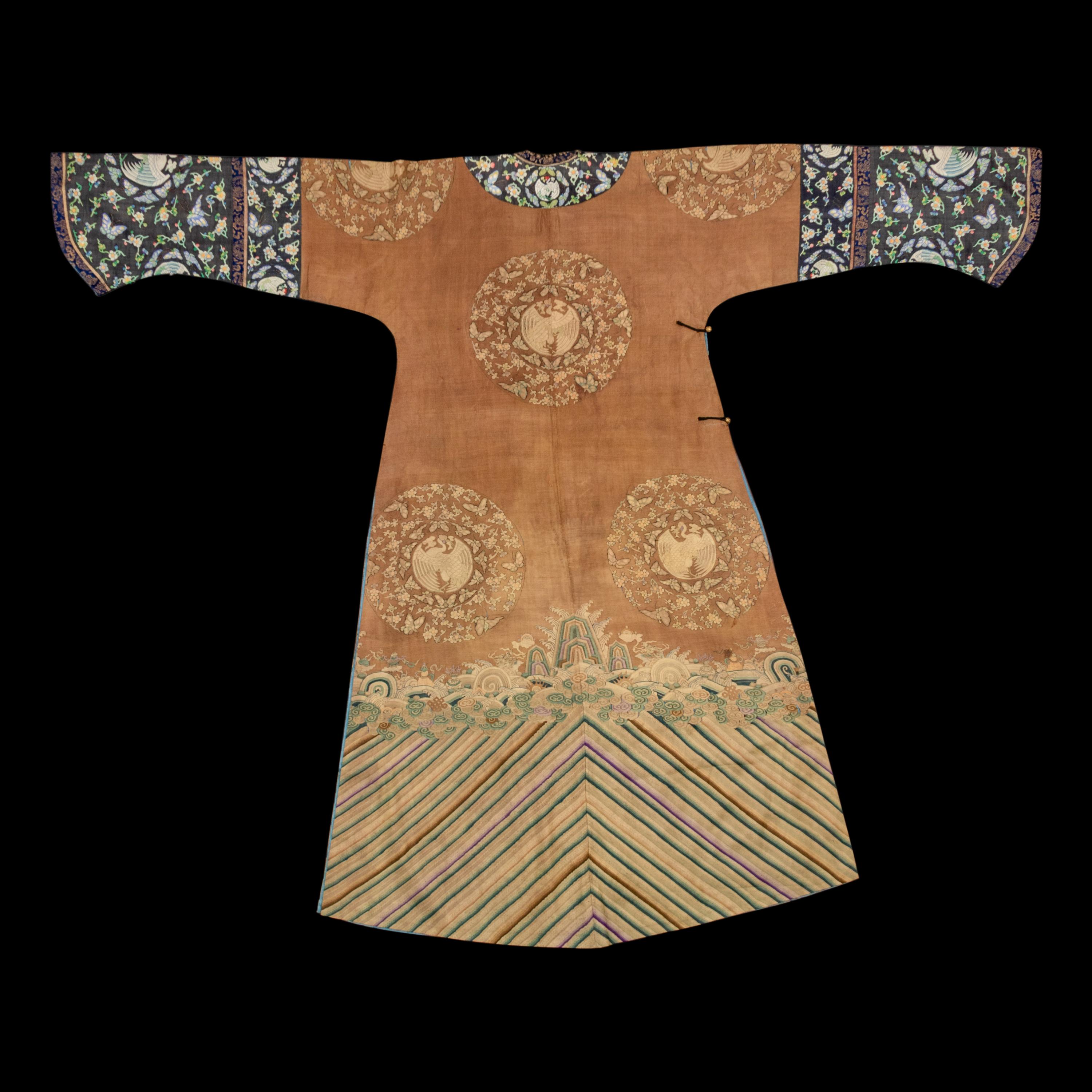 A Chinese Light Brown Ground Kesi Silk Lady's Informal Robe, Changfu, 19th Century 清晚期 醬地緙絲團鳳紋女常服