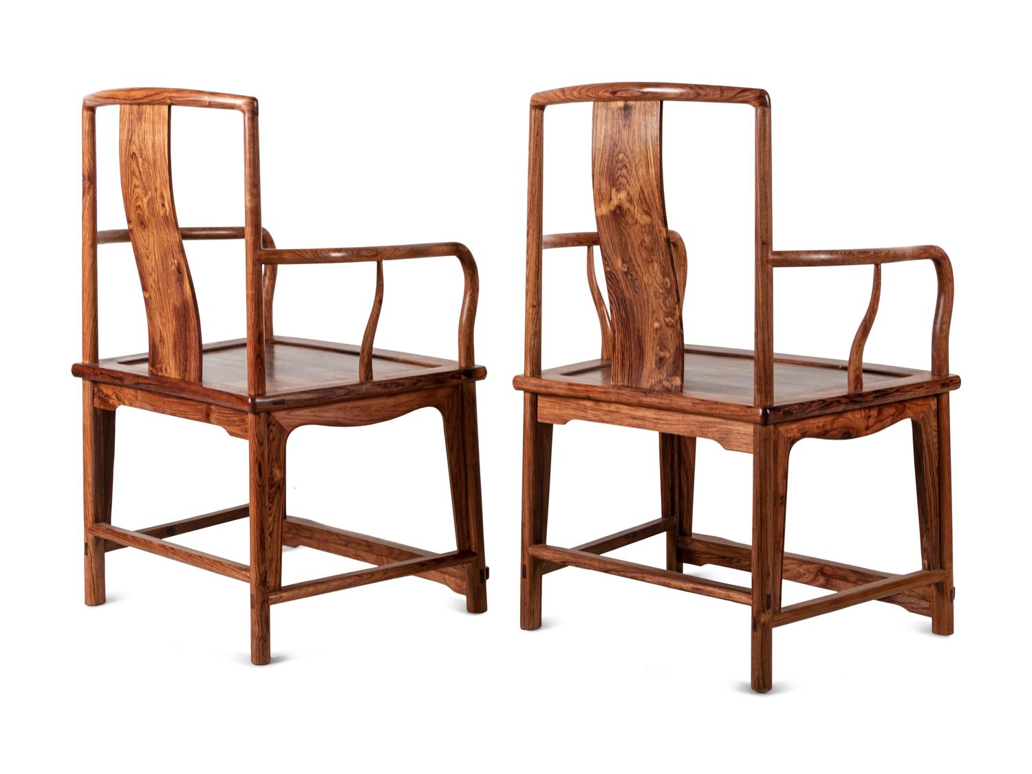 A Set of Chinese Huanghuali Armchairs and Side Table, Nanguanmaoyi