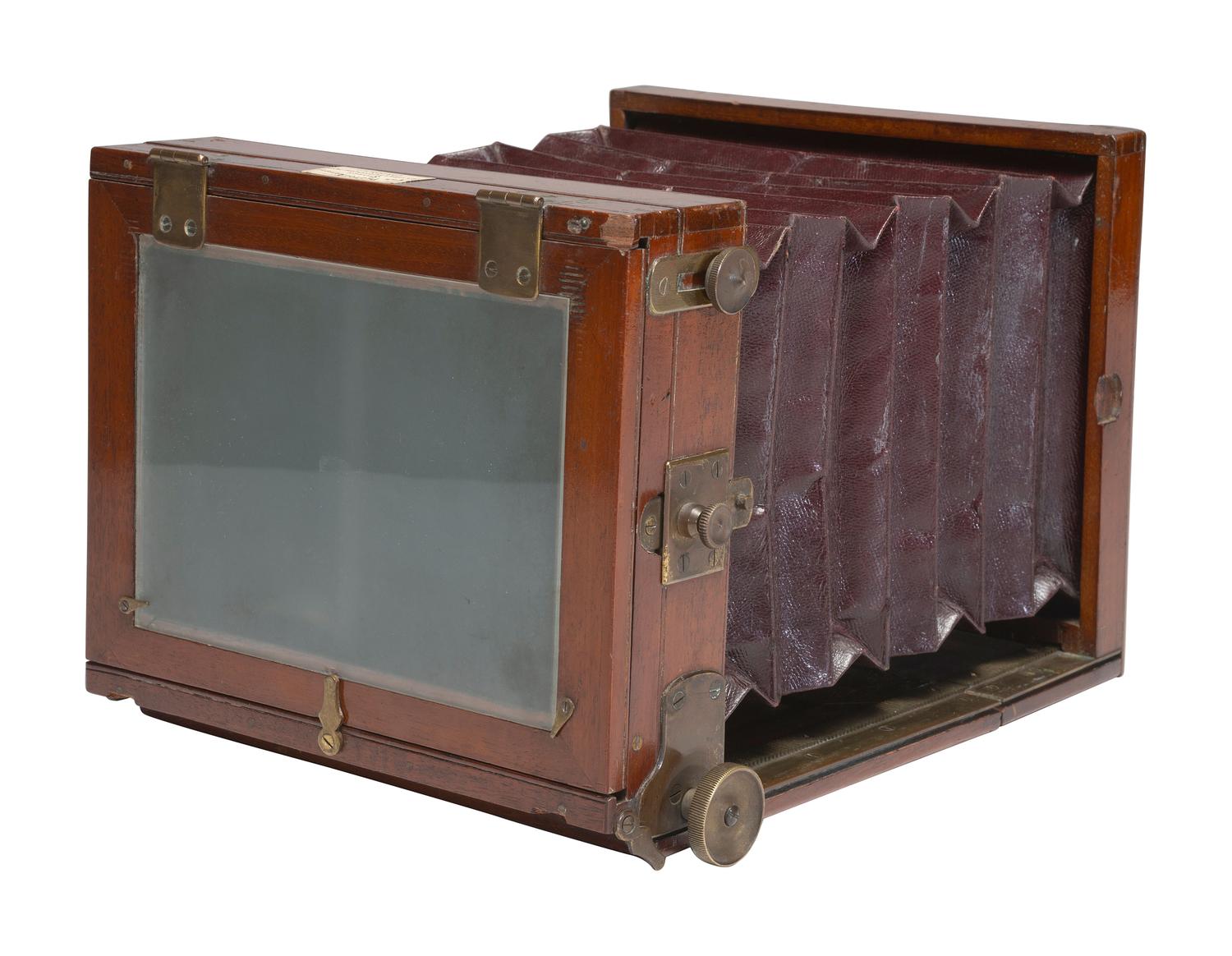 [CAMERAS]. English stereo tailboard camera with matching brass lenses.