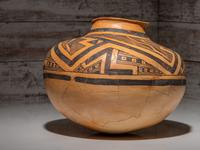 Ancestral Pueblo, Jeddito Black-on-Yellow Pottery Olla
