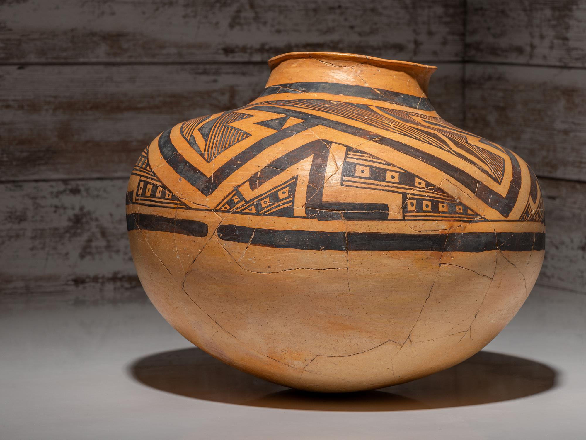 Ancestral Pueblo, Jeddito Black-on-Yellow Pottery Olla