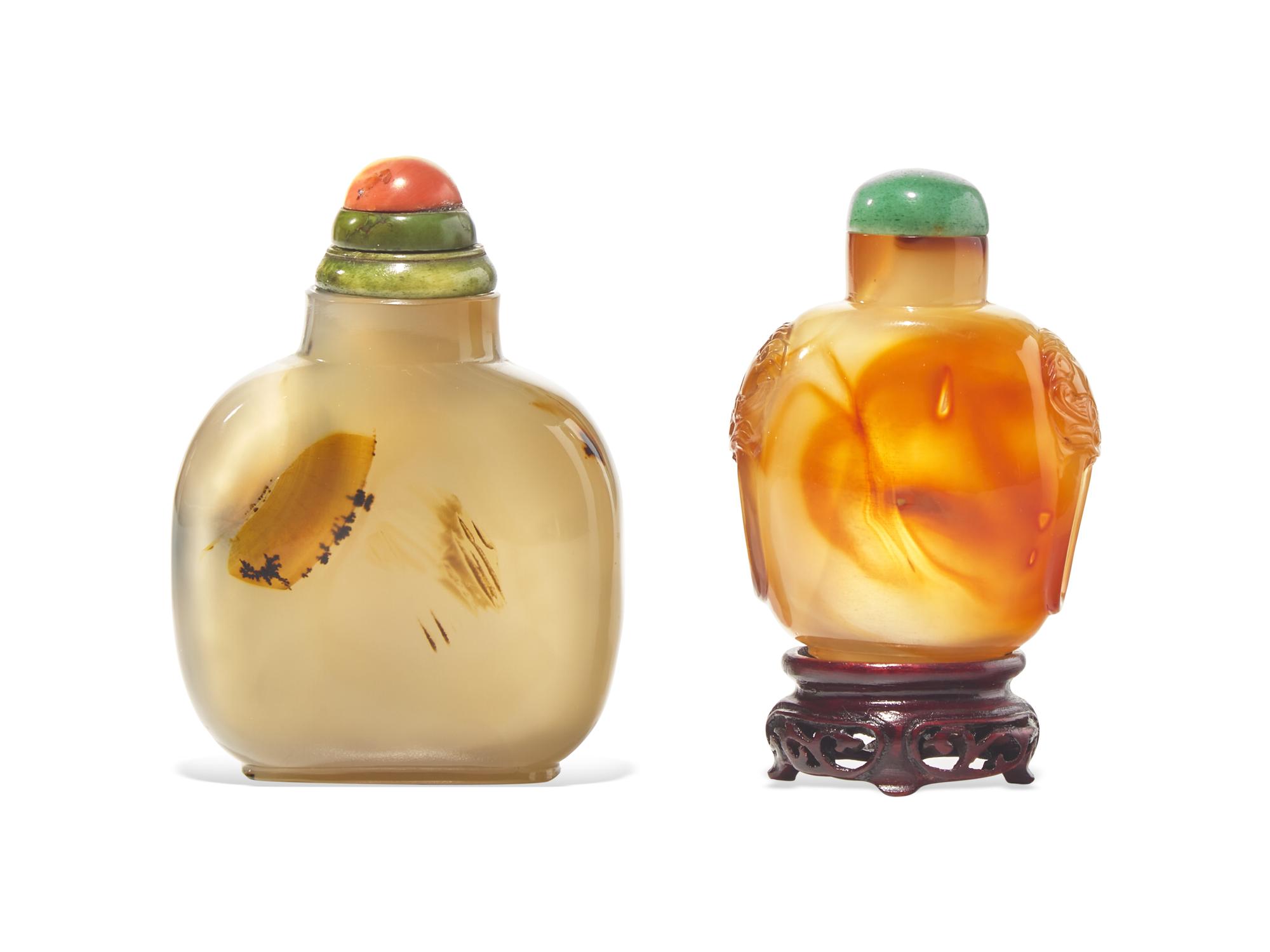 Two Chinese Carved Agate Snuff Bottles, 19th Century 清中晚期 瑪瑙俏雕鼻煙壺兩隻