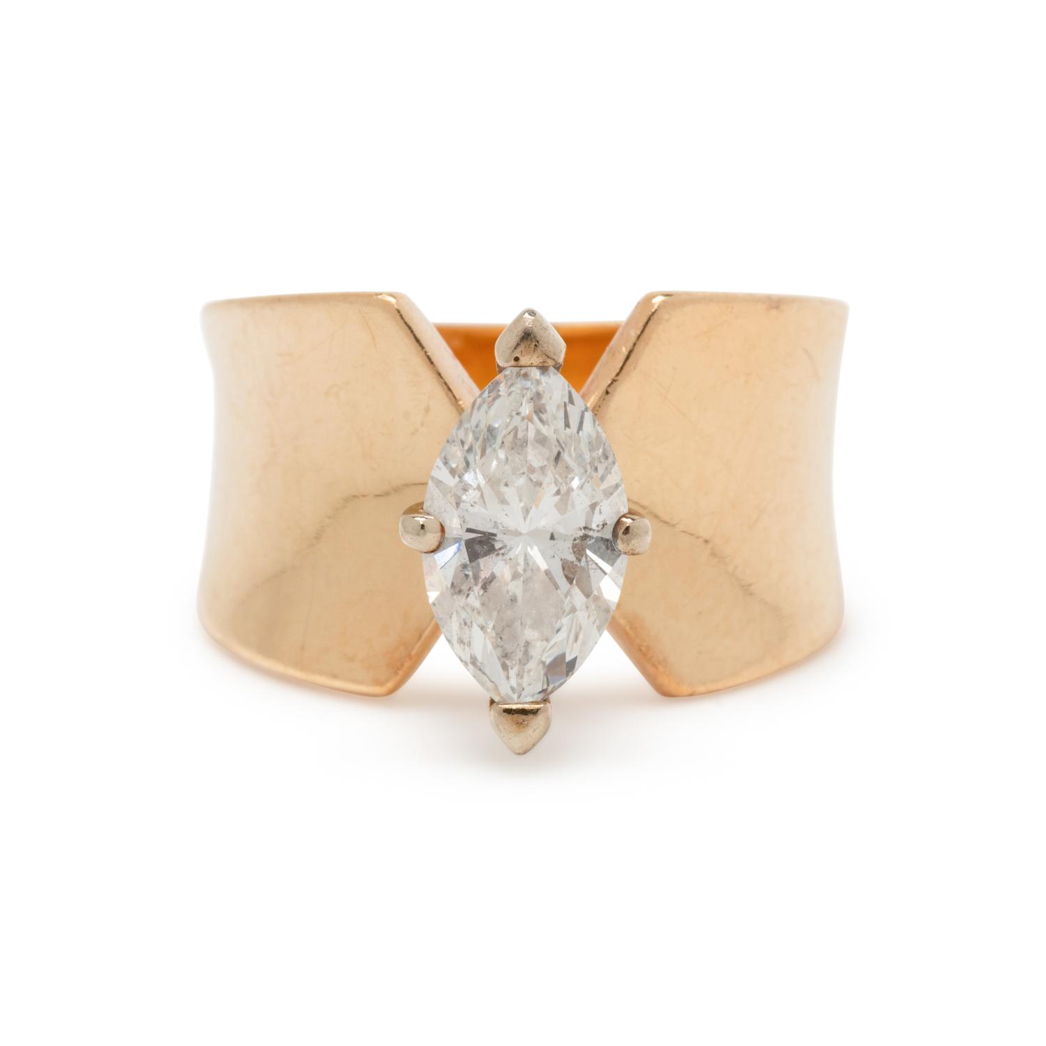 YELLOW GOLD AND DIAMOND RING