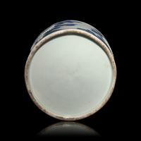 A Japanese Hirado Blue and White Porcelain ' Kiku' Brush Pot, 19th Century — 日本江戶-明治時代 平戶燒青花菊花圖筆筒