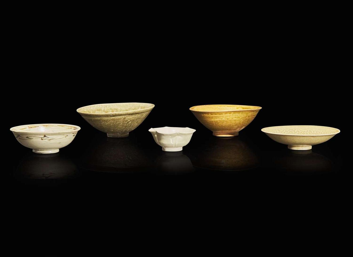 Five Vietnamese ceramic bowls, Ly to Tran dynasties, 11th-15th century 越南瓷盌五件 李朝至陳朝 十一至十五世紀
