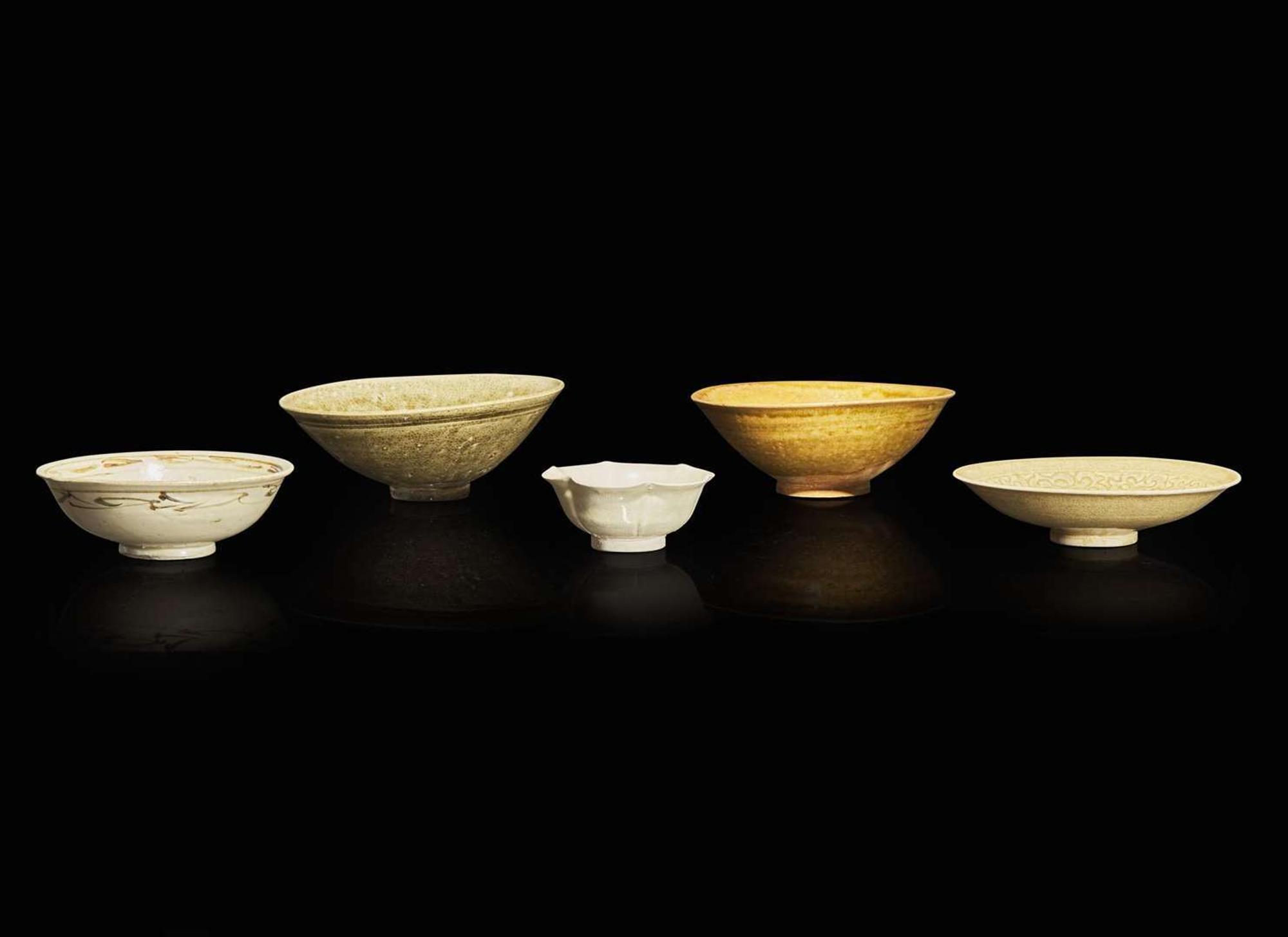 Five Vietnamese ceramic bowls, Ly to Tran dynasties, 11th-15th century 越南瓷盌五件 李朝至陳朝 十一至十五世紀