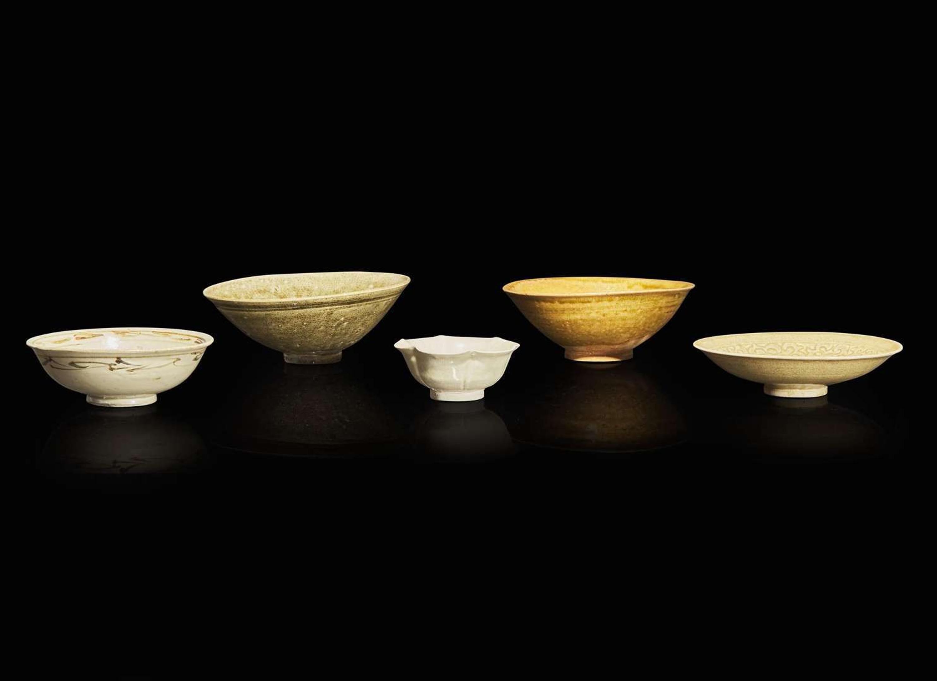 Five Vietnamese ceramic bowls, Ly to Tran dynasties, 11th-15th century 越南瓷盌五件 李朝至陳朝 十一至十五世紀