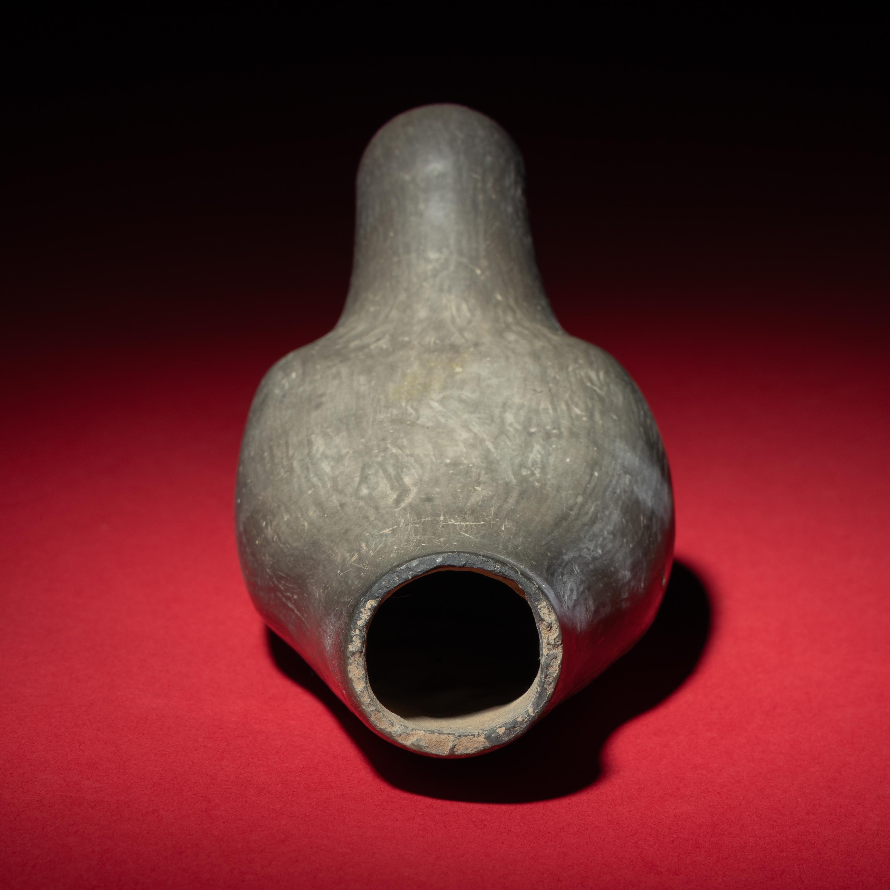 A Chinese Neolithic Black Pottery Bird, Longshan Culture — 新石器時代 龍山文化黑陶鳥