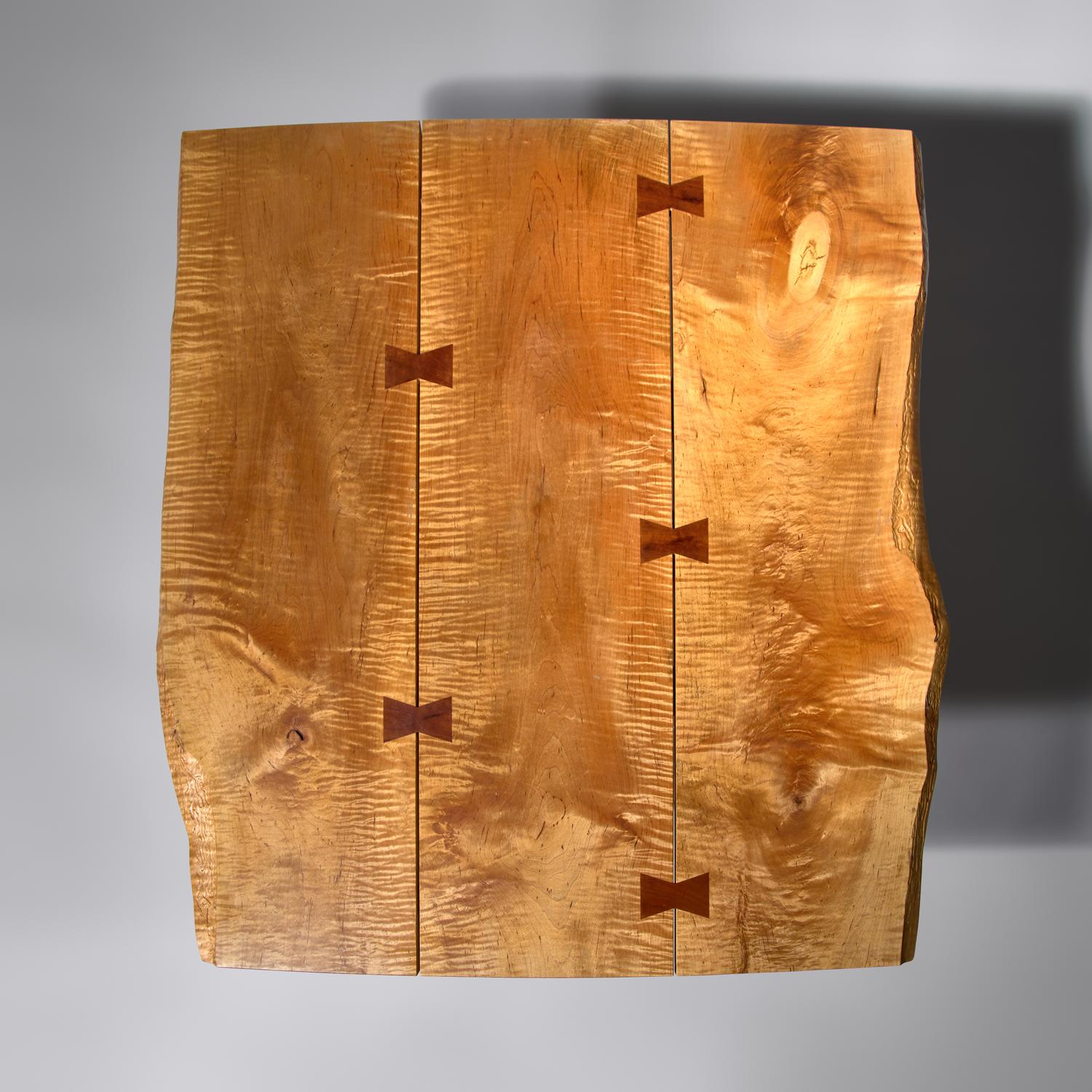 Pedestal table with 5 butterfly joints