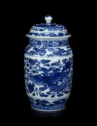 A Chinese Blue and White Porcelain Cylindrical Jar and Cover