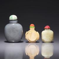 Three Chinese Jade and Hardstone Snuff Bottles 玉、石鼻烟壺三支