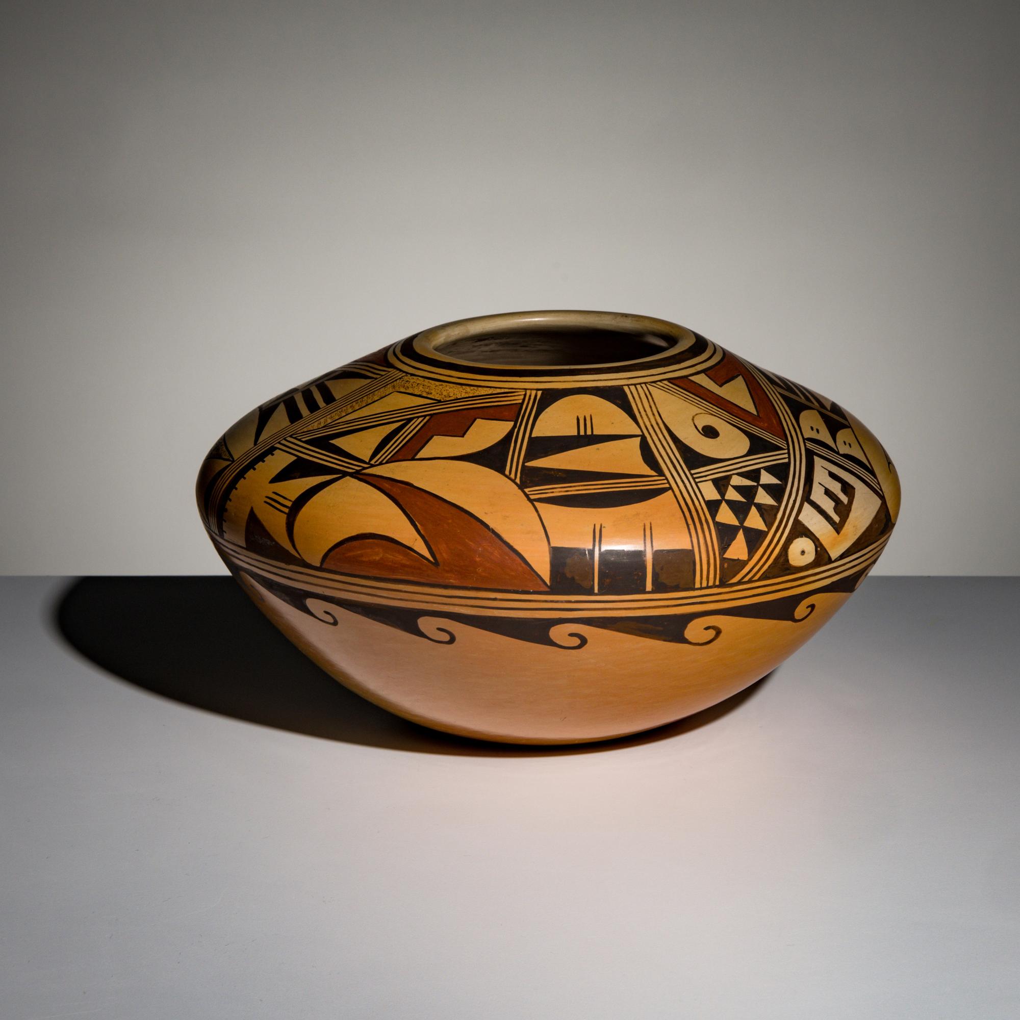 Verna Nahee (Hopi-Tewa, b. 1940) — Award Winning Pottery Jar