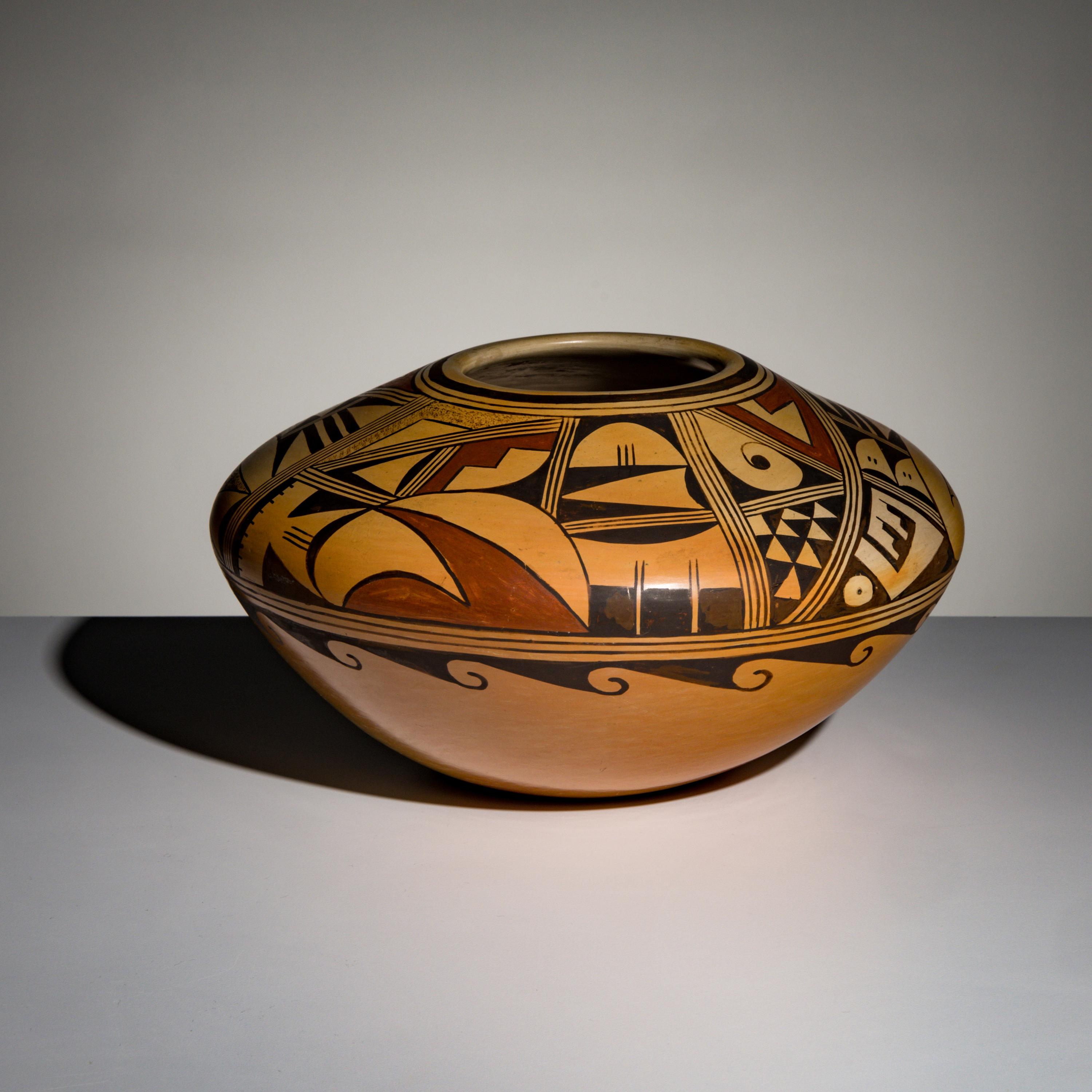 Verna Nahee (Hopi-Tewa, b. 1940) — Award Winning Pottery Jar