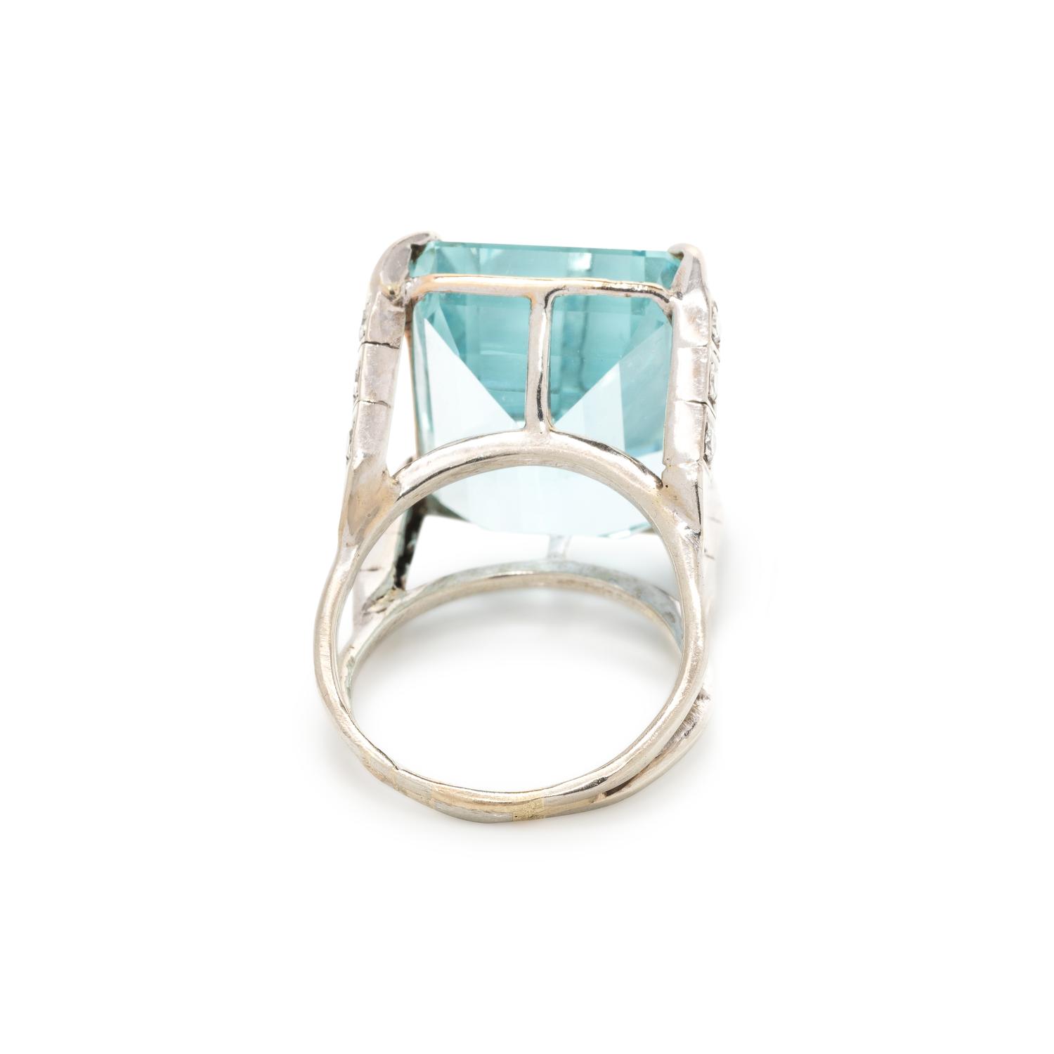 AQUAMARINE AND DIAMOND RING