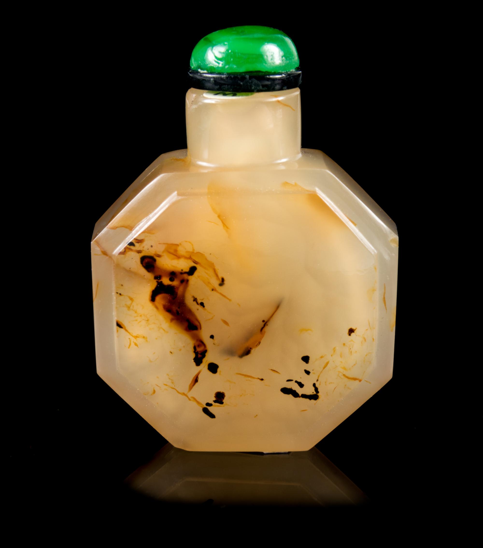 A Faceted Agate Snuff Bottle Height 1 3/4 inches. — IMPERIAL, ATTRIBUTED TO THE PALACE WORKSHOPS, BEIJING, 1720-1780