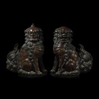 A Pair of Japanese Patinated Bronze Guardian Dogs, Komainu, Signed Yoshikawa Yasuyoshi, Meiji Period, 日本明治時期 銅狛犬一對