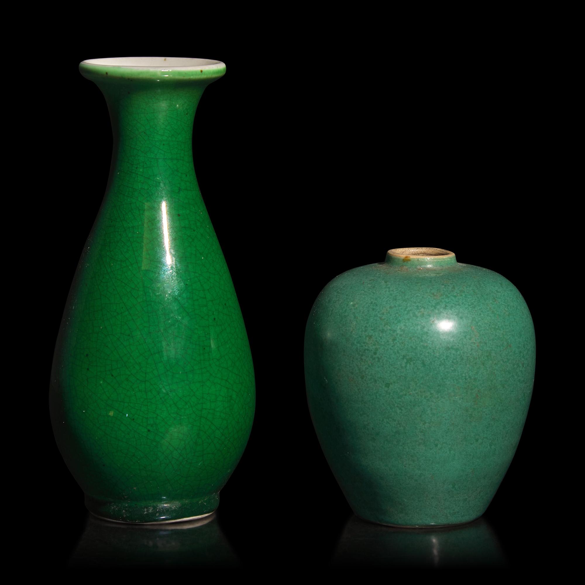 Two Chinese Green Glazed Porcelain Vessels, 19th Century — 清晚期 綠釉瓶罐一組兩件