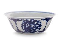 A Blue and White Porcelain 'Dragon' Bowl