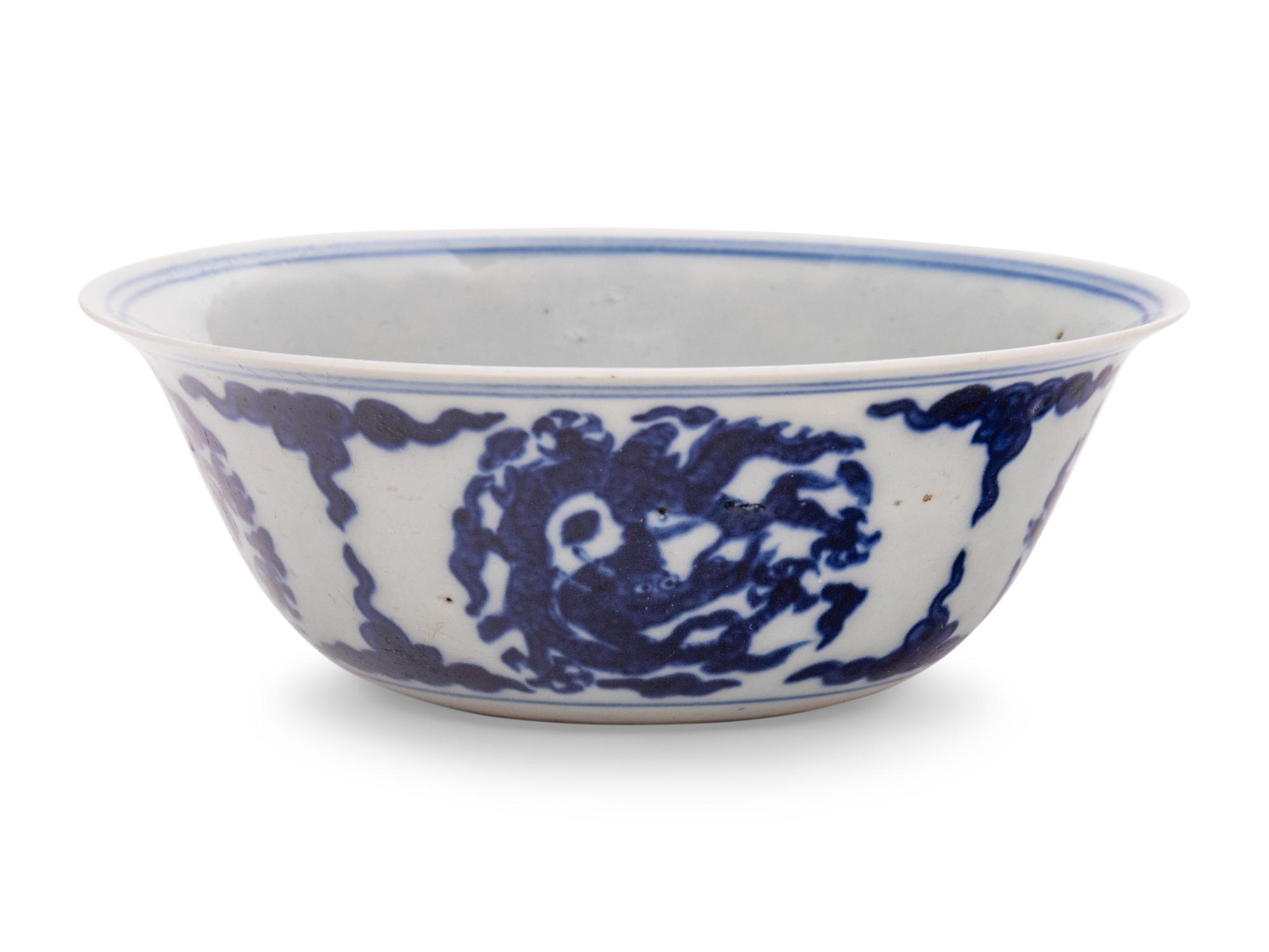 A Blue and White Porcelain 'Dragon' Bowl