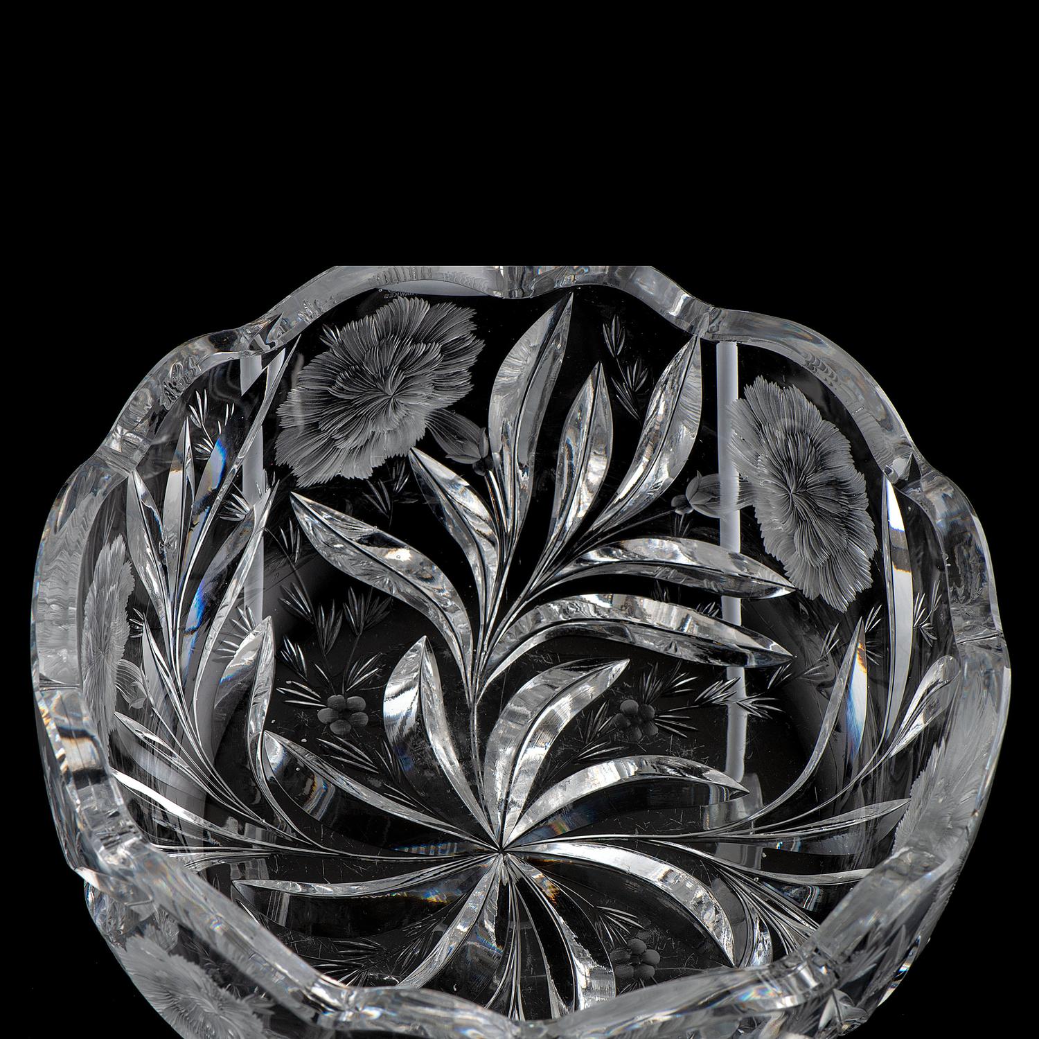 A Hawkes Intaglio-Cut Glass Berry Bowl with Carnations