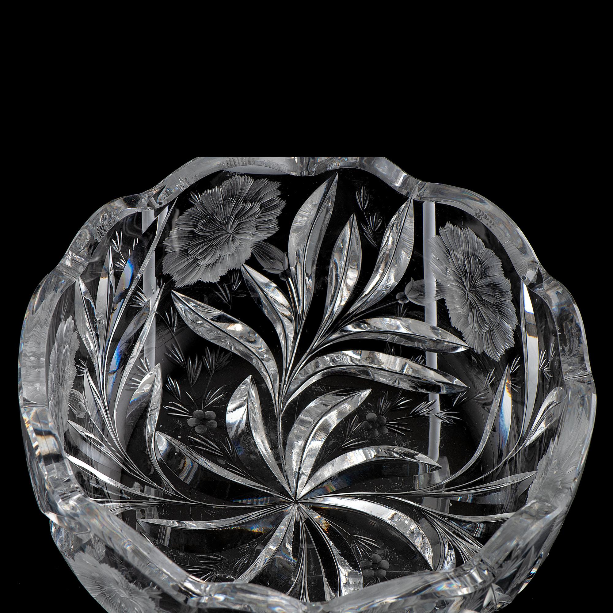 A Hawkes Intaglio-Cut Glass Berry Bowl with Carnations