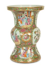 A Chinese Rose Medallion Porcelain Vase