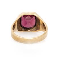 GARNET AND YELLOW GOLD RING