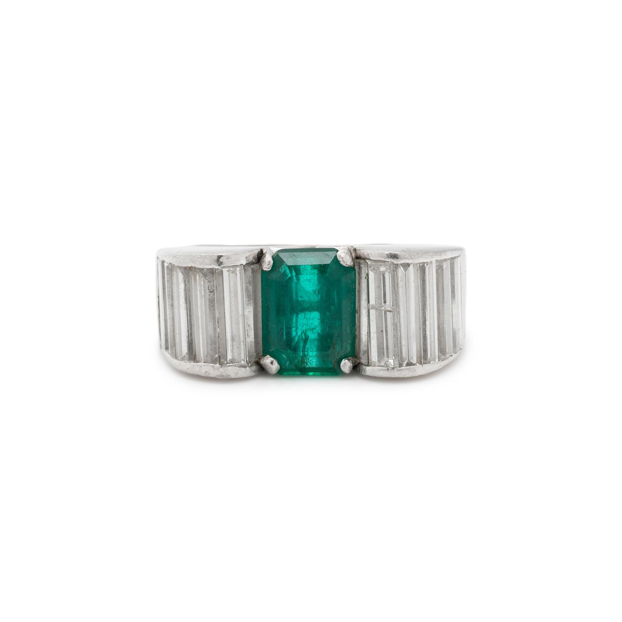 EMERALD AND DIAMOND RING