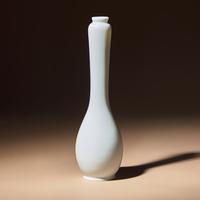 A Chinese Blanc-de-Chine Porcelain Vase, Late 17th-Early 18th Century — 清早中期 德化白瓷長頸瓶