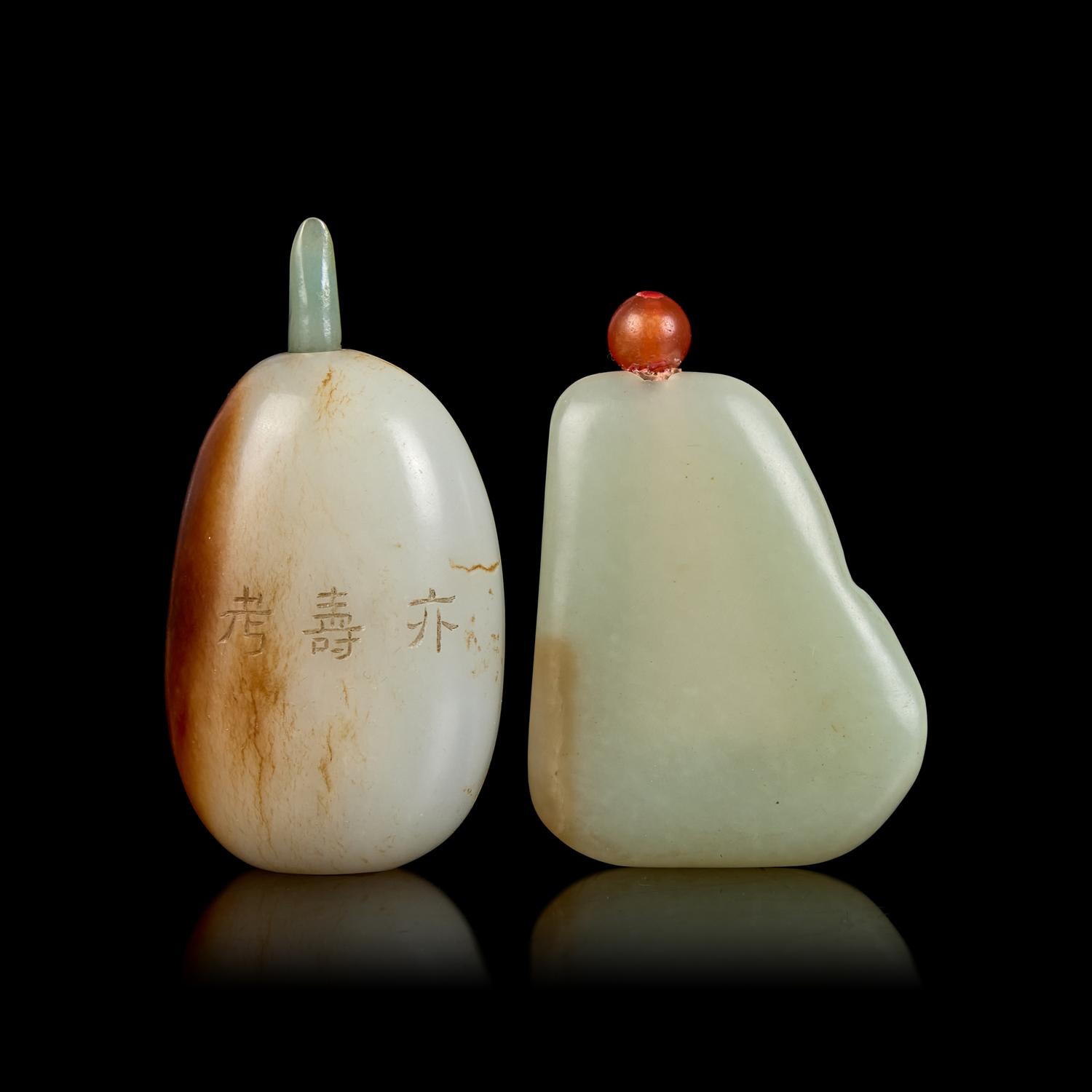 Two Chinese Russet and White Pebble-Form Jade Snuff Bottles 白玉留皮籽料鼻烟壶两支