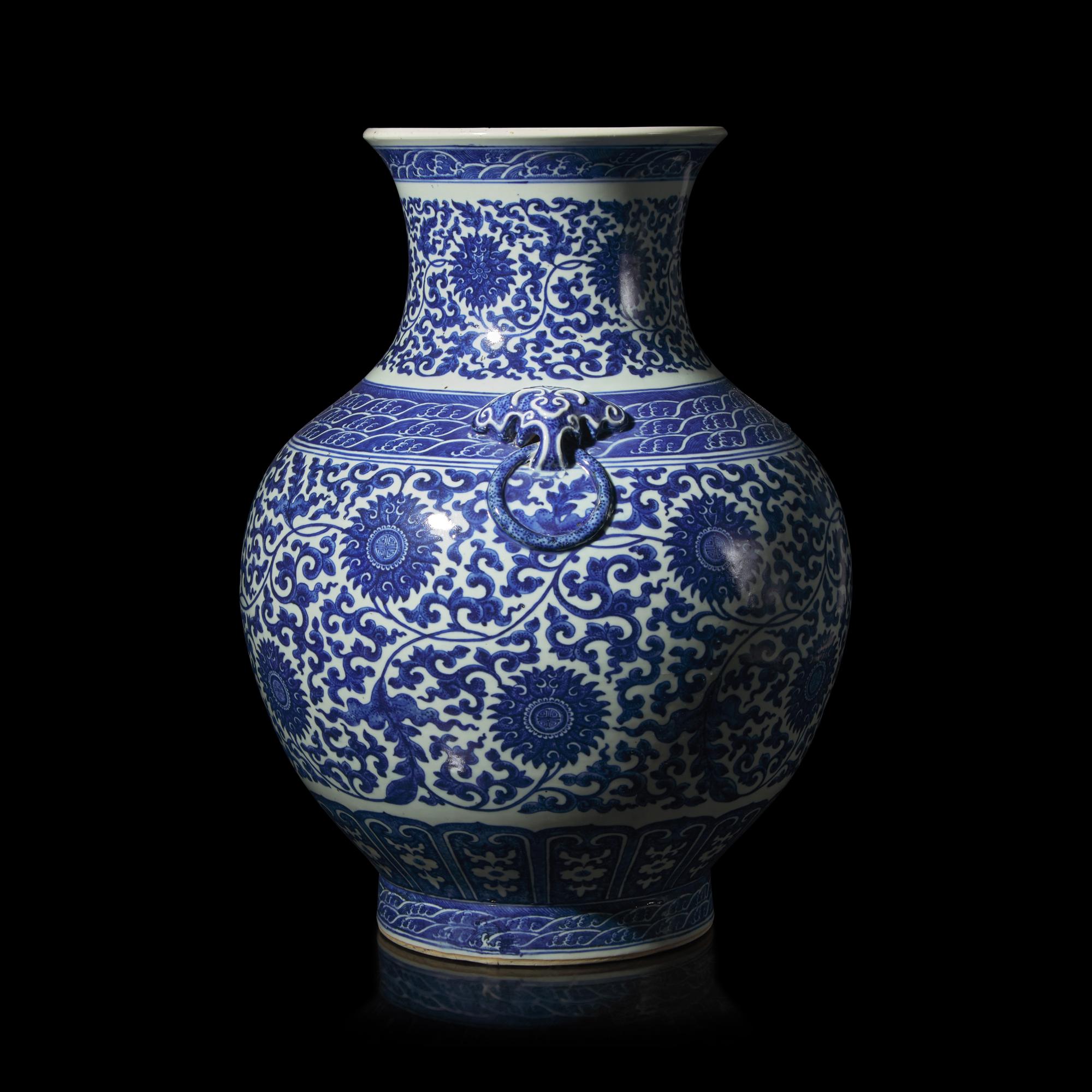 A Large Chinese Blue and White Porcelain Hu Vase, 20th Century 近代 乾隆款青花纏枝蓮紋鋪首壺