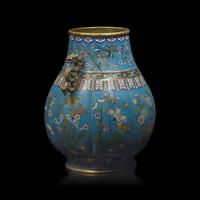 A Chinese Cloisonn é Hu- Form Vase, 19th/20th Century 晚清民國 掐絲琺瑯花卉紋雙龍耳壺