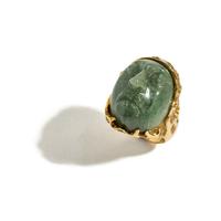 YELLOW GOLD AND CARVED JADE RING