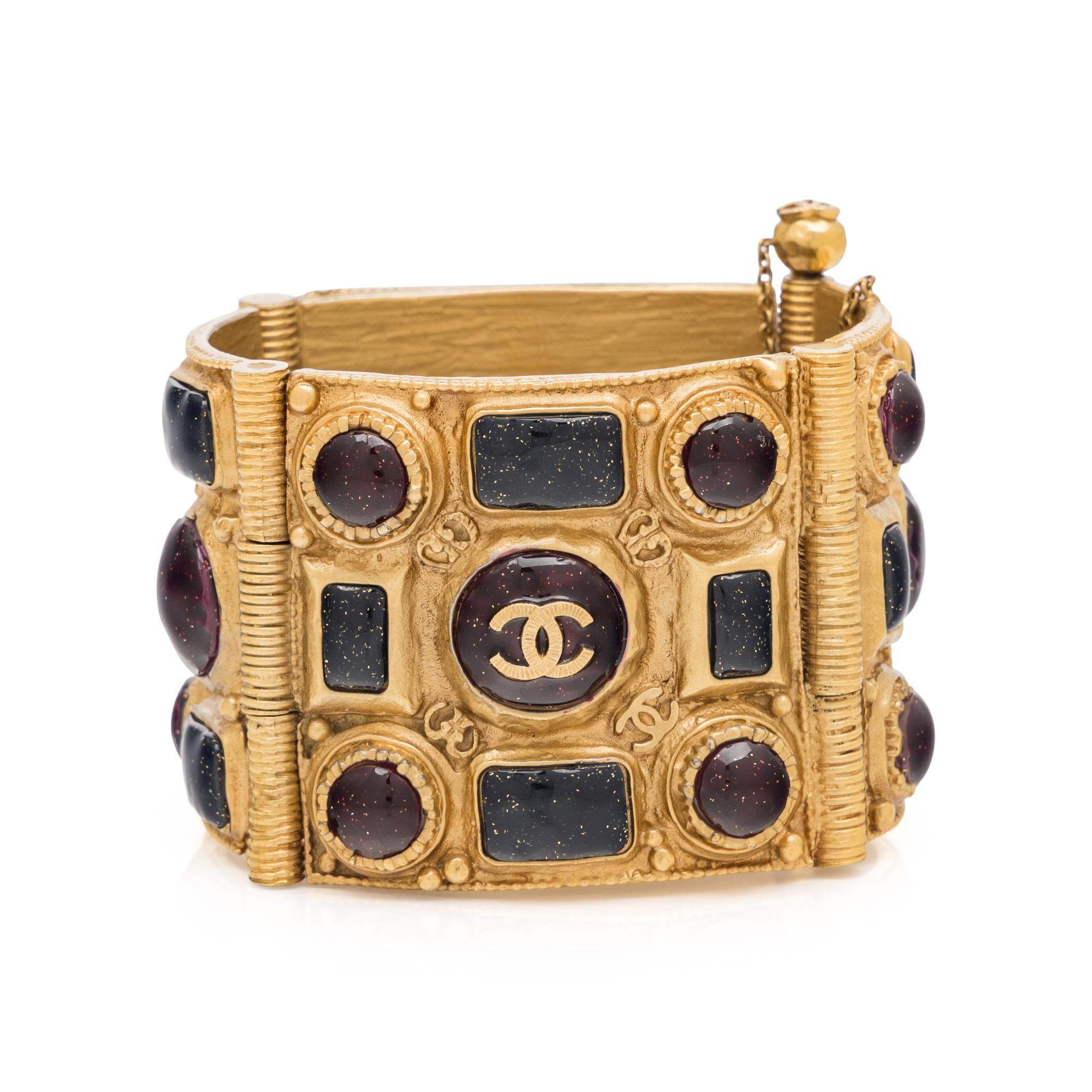 Chanel, Gripoix Pâte de Verre Cuff