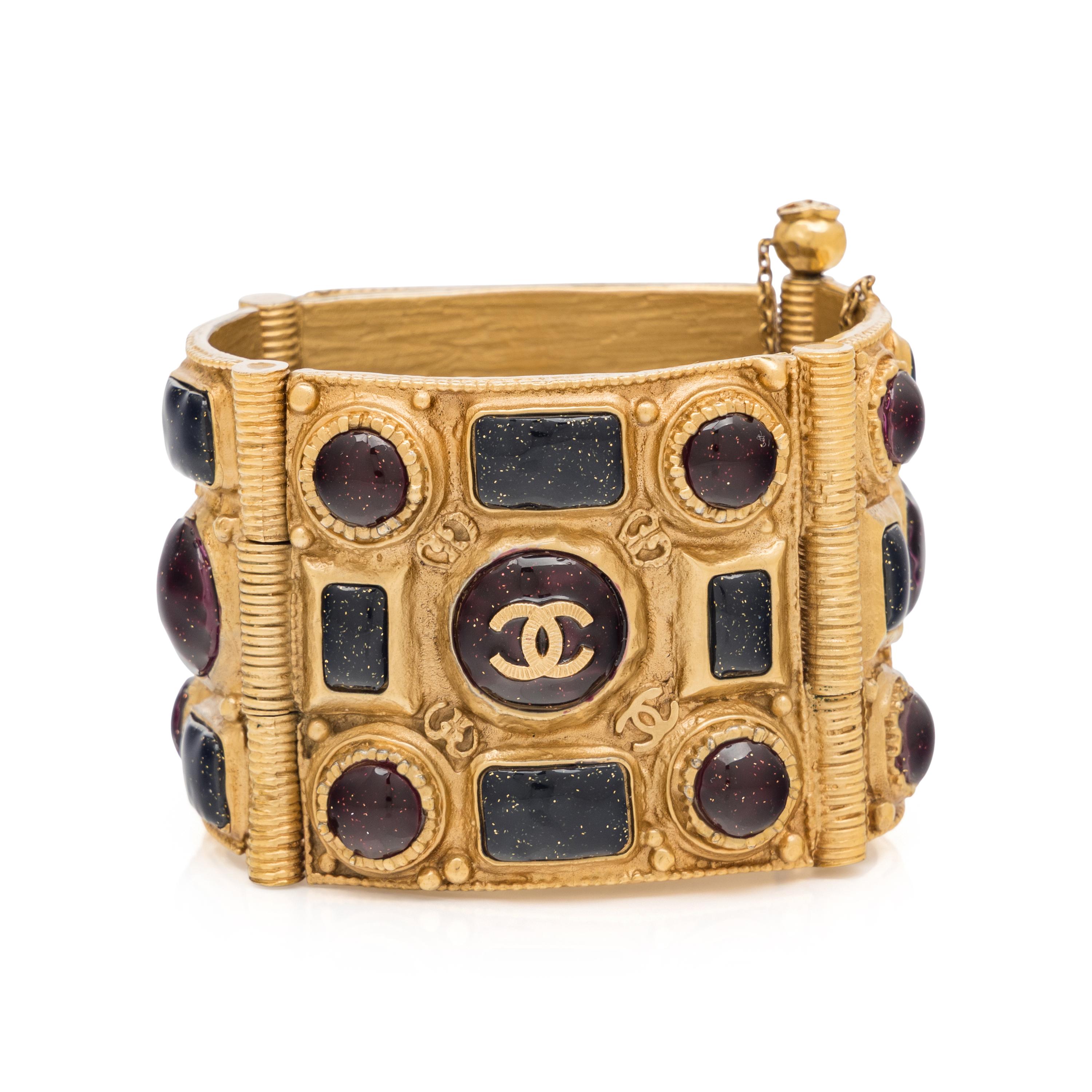 Chanel, Gripoix Pâte de Verre Cuff
