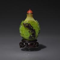 A Chinese Double-Overlay Glass Snuff Bottle, Qing Dynasty, Late 18th/Early 19th Century — 清中期 淡黃地套綠黑料螭龍紋鼻煙壺