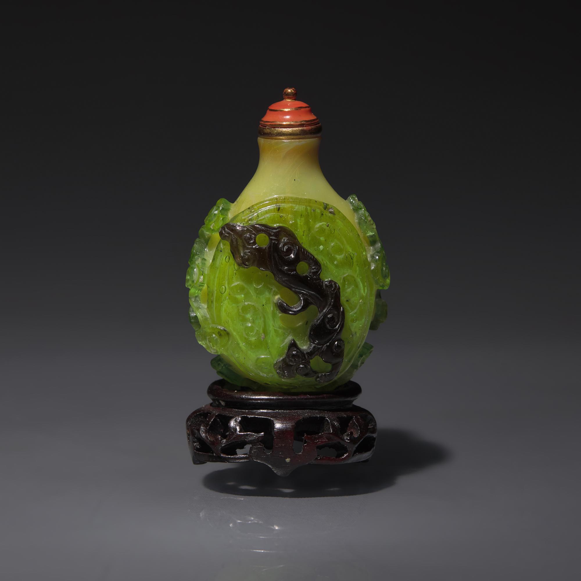 A Chinese Double-Overlay Glass Snuff Bottle, Qing Dynasty, Late 18th/Early 19th Century — 清中期 淡黃地套綠黑料螭龍紋鼻煙壺