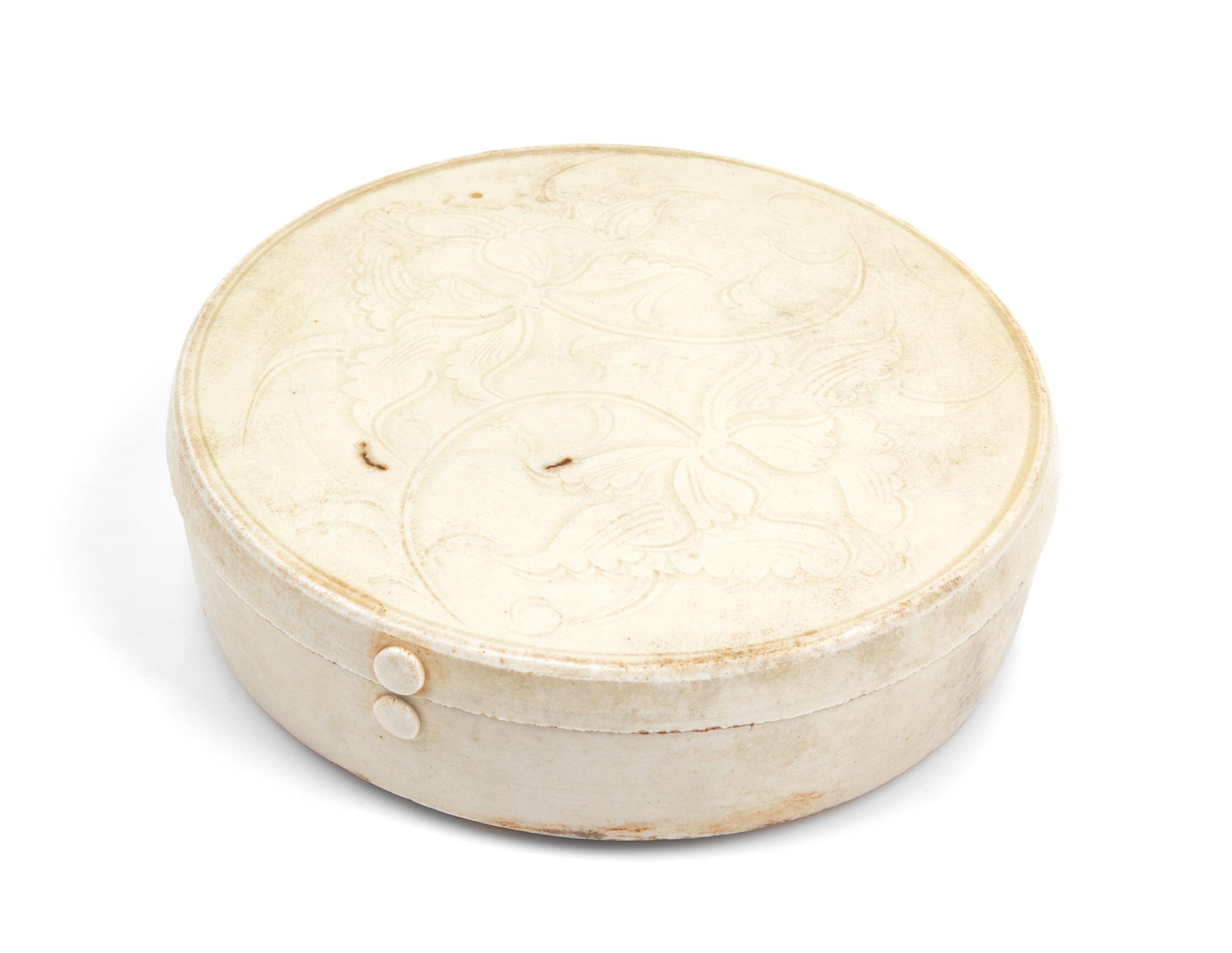 A Dingyao White Glazed Porcelain Covered Box Diameter 4 1/2 inches. — PROBABLY SONG DYNASTY (906-1279)