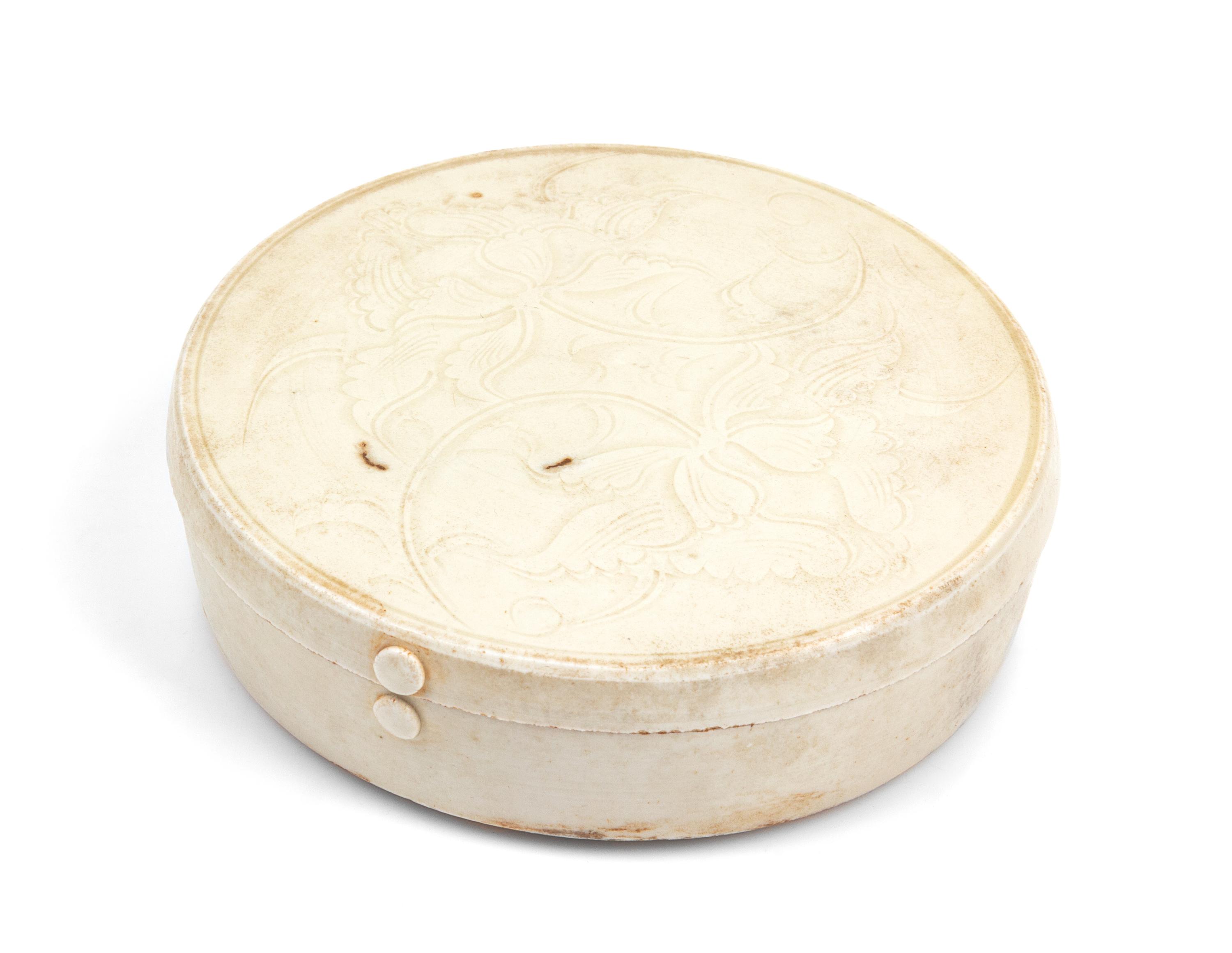 A Dingyao White Glazed Porcelain Covered Box Diameter 4 1/2 inches. — PROBABLY SONG DYNASTY (906-1279)