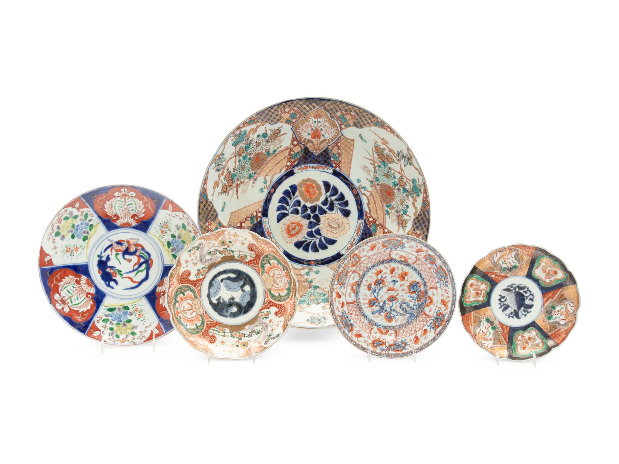 17 Japanese Porcelain Articles, together with Two Japanese Imari Vessels