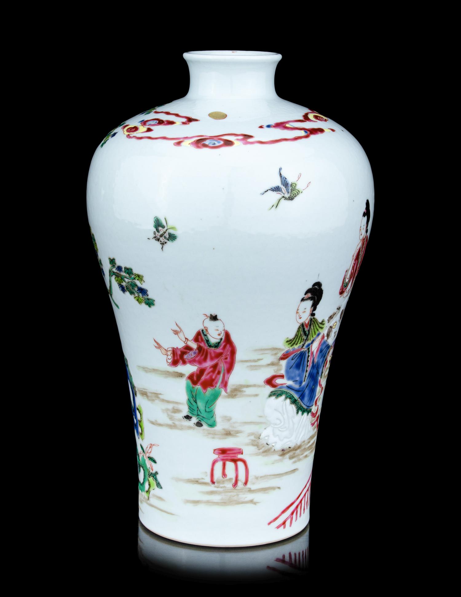 A Famille Verte Porcelain Meiping Vase